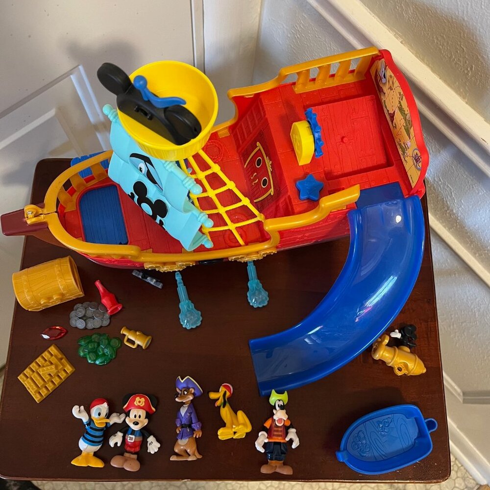 Disney Junior Mickey Mouse Funhouse Treasure Adventure Pirate Ship - Picture 2 of 10